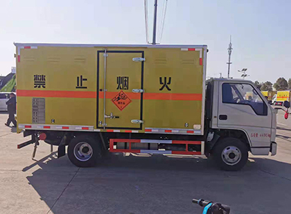 上杭爆破器材运输车工人安全操作规范与智能技术保障